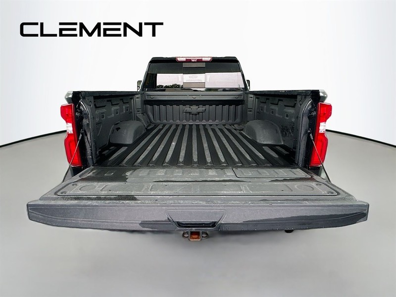 Chevrolet Silverado 2500HD Vehicle Full-screen Gallery Image 11