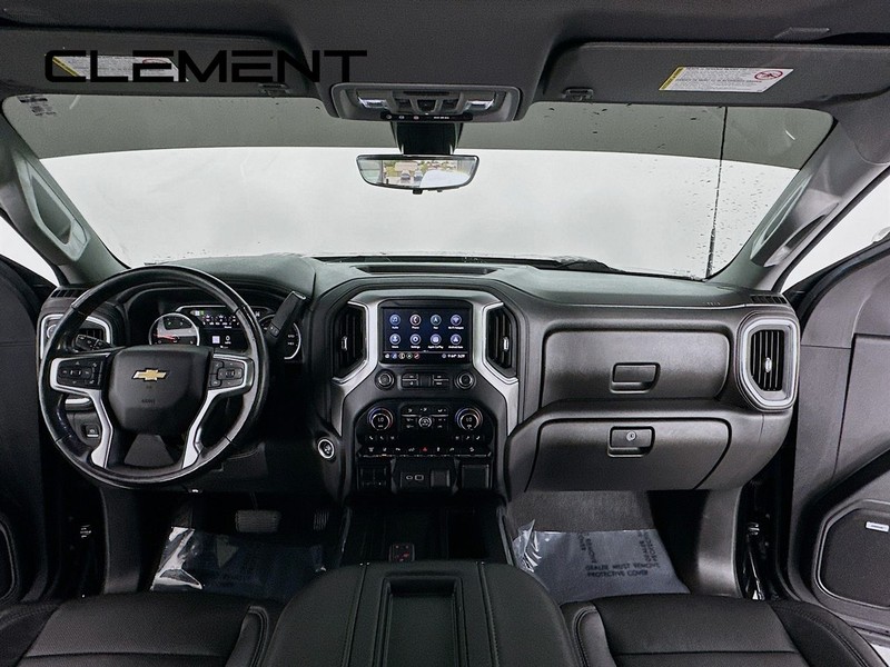 Chevrolet Silverado 2500HD Vehicle Full-screen Gallery Image 12