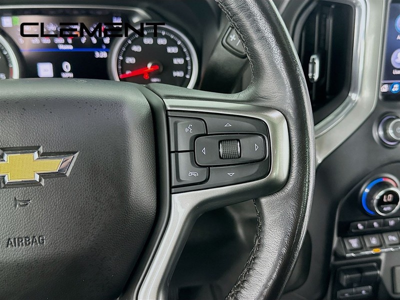 Chevrolet Silverado 2500HD Vehicle Full-screen Gallery Image 17