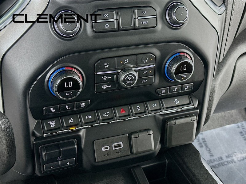 Chevrolet Silverado 2500HD Vehicle Full-screen Gallery Image 22