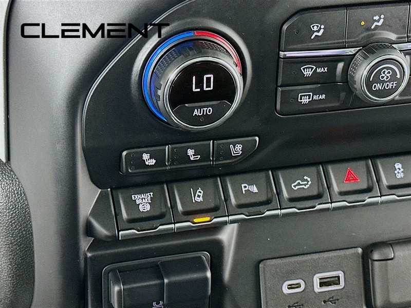 Chevrolet Silverado 2500HD Vehicle Full-screen Gallery Image 23