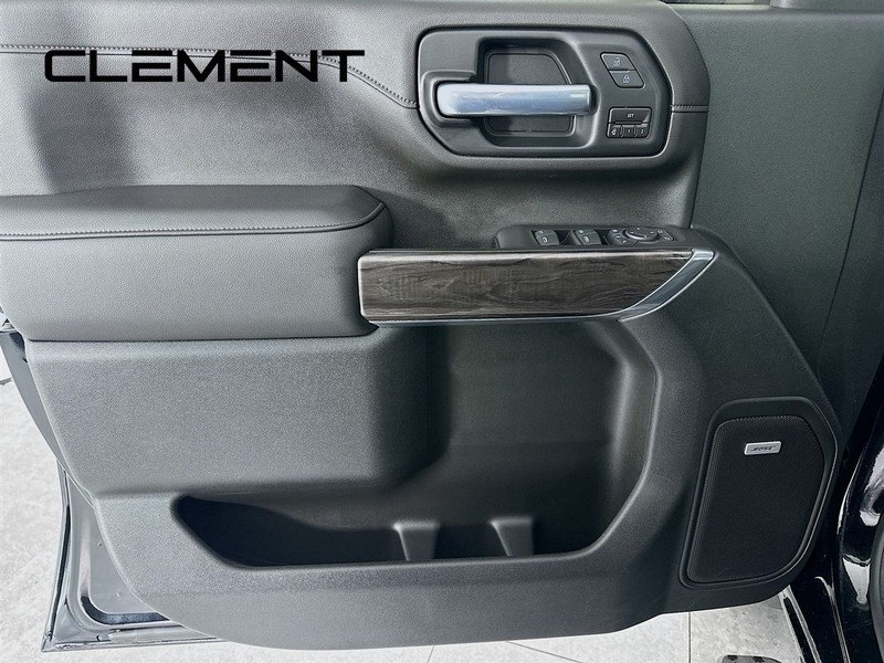 Chevrolet Silverado 2500HD Vehicle Full-screen Gallery Image 29