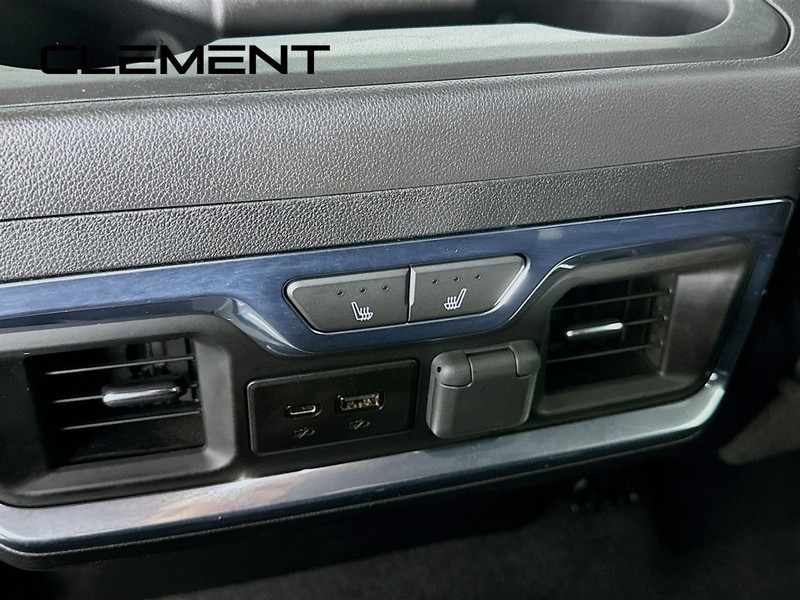 Chevrolet Silverado 2500HD Vehicle Full-screen Gallery Image 34