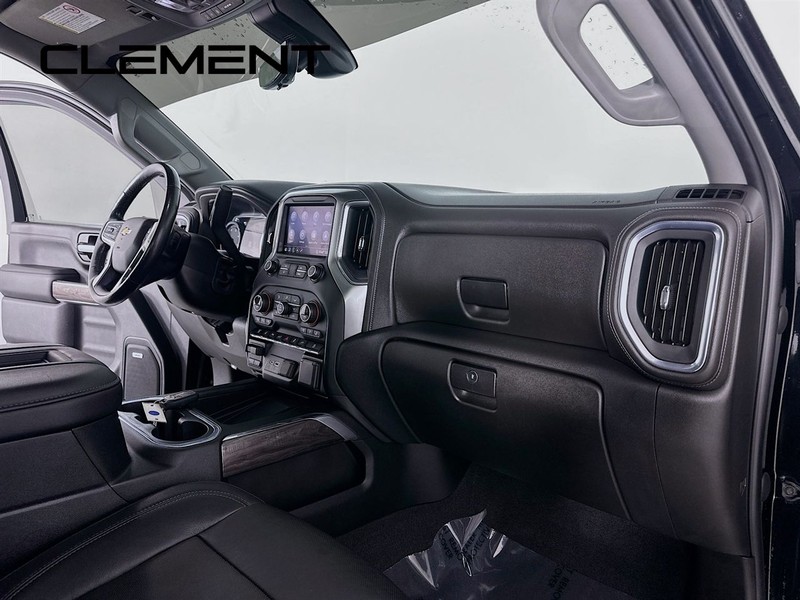 Chevrolet Silverado 2500HD Vehicle Full-screen Gallery Image 36