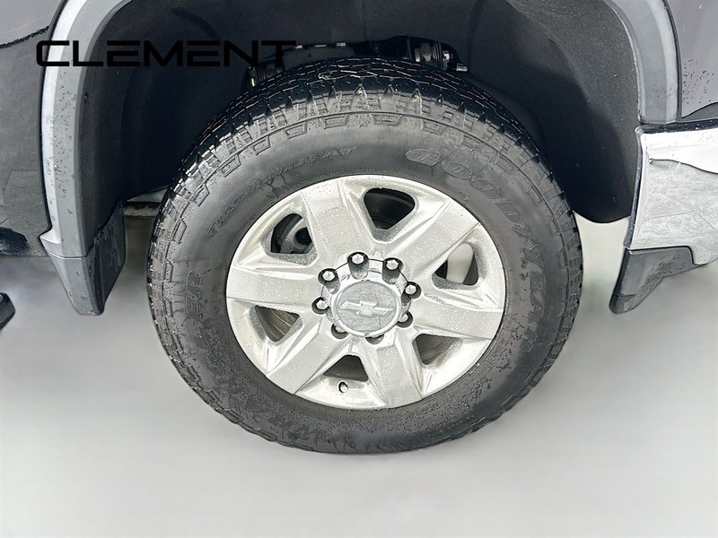 Chevrolet Silverado 2500HD Vehicle Full-screen Gallery Image 38