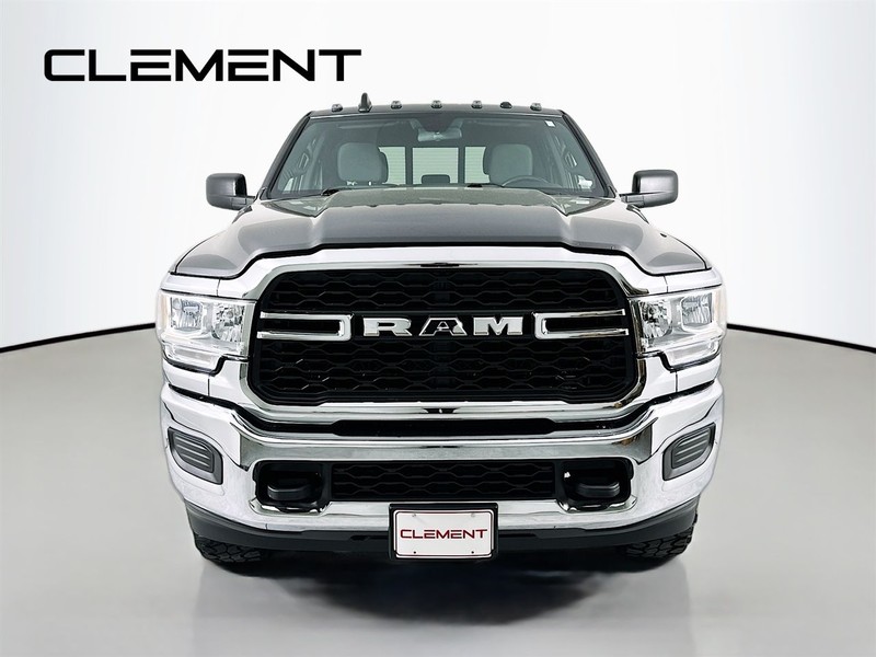 Ram 2500 Vehicle Full-screen Gallery Image 3