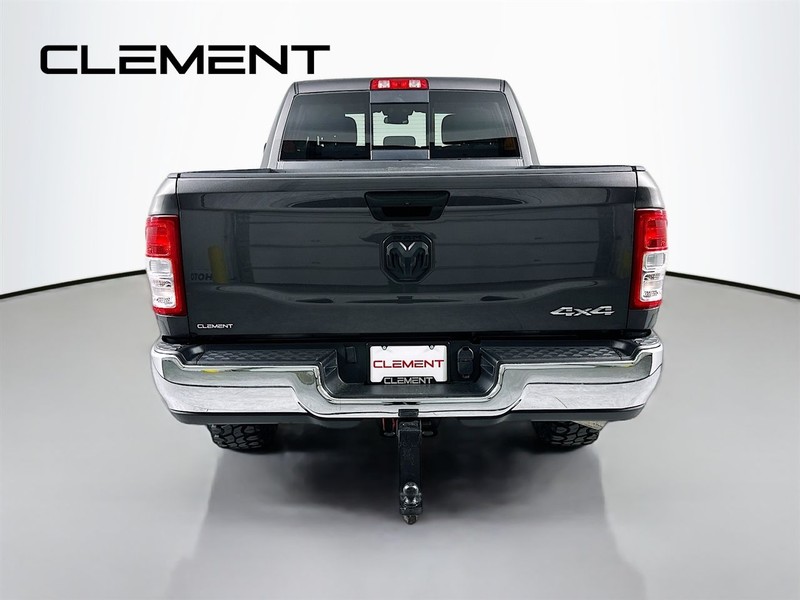Ram 2500 Vehicle Full-screen Gallery Image 8