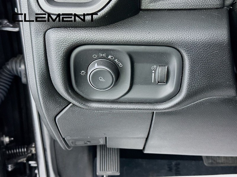 Ram 2500 Vehicle Full-screen Gallery Image 14