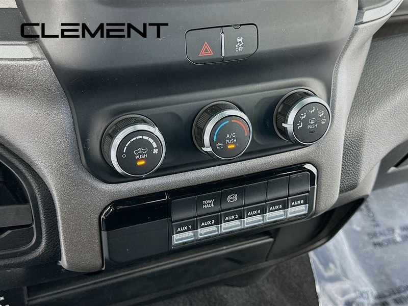 Ram 2500 Vehicle Full-screen Gallery Image 22