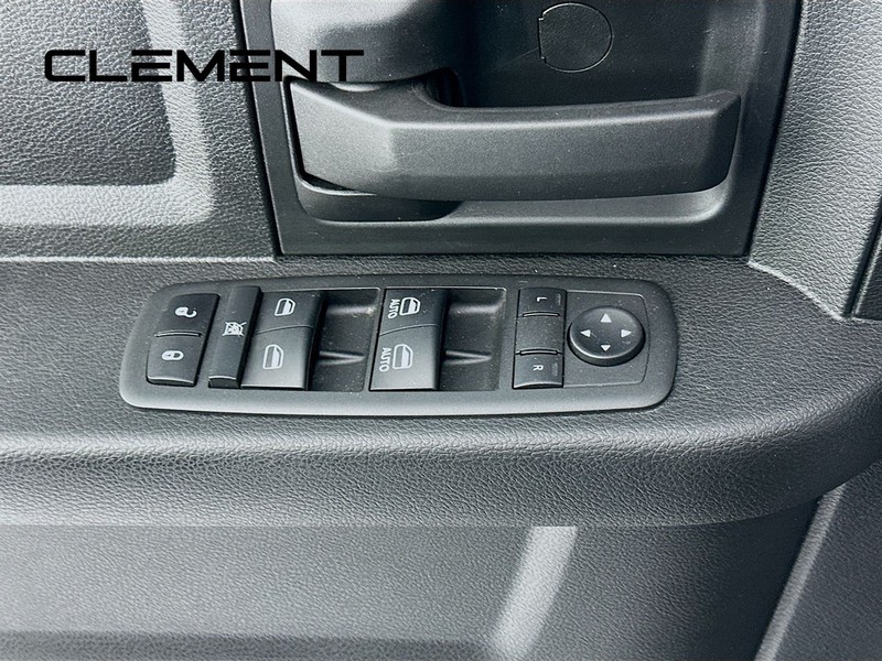 Ram 2500 Vehicle Full-screen Gallery Image 24