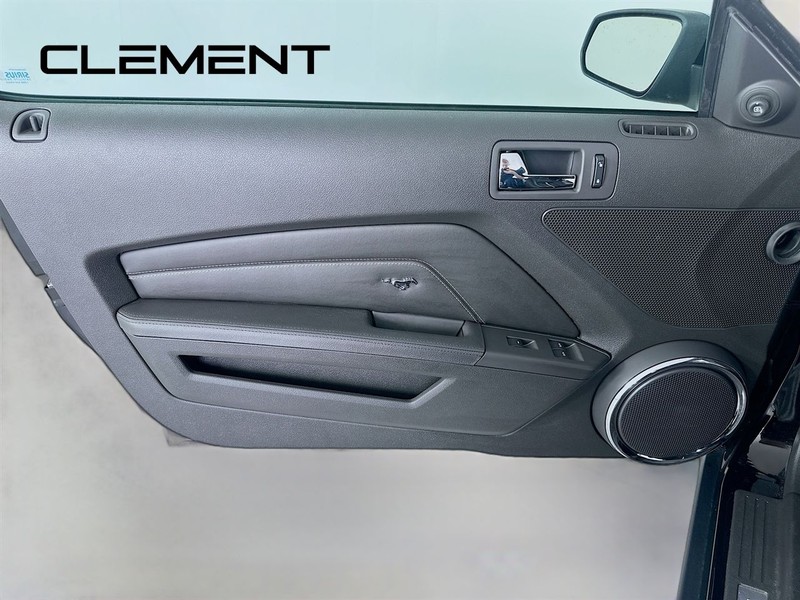 Ford Mustang Vehicle Image 26