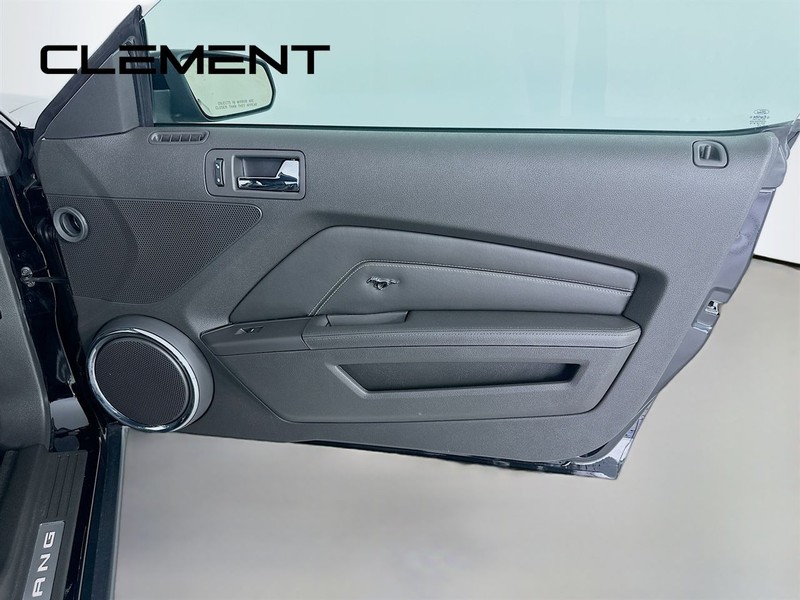 Ford Mustang Vehicle Image 32