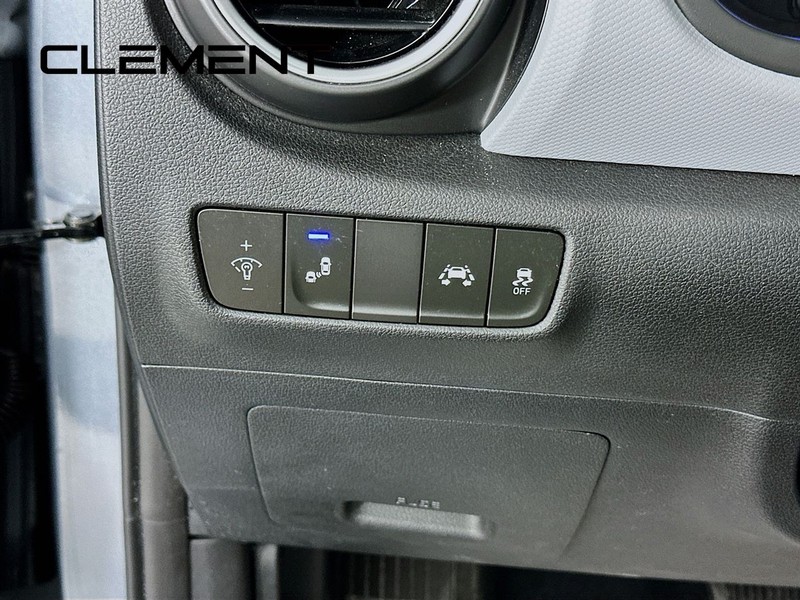 Hyundai Kona Vehicle Full-screen Gallery Image 14