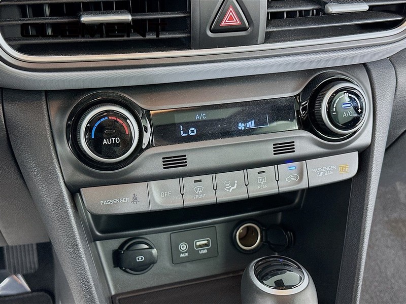 Hyundai Kona Vehicle Full-screen Gallery Image 22