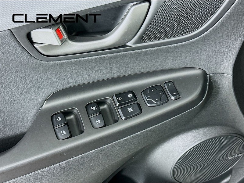 Hyundai Kona Vehicle Full-screen Gallery Image 28