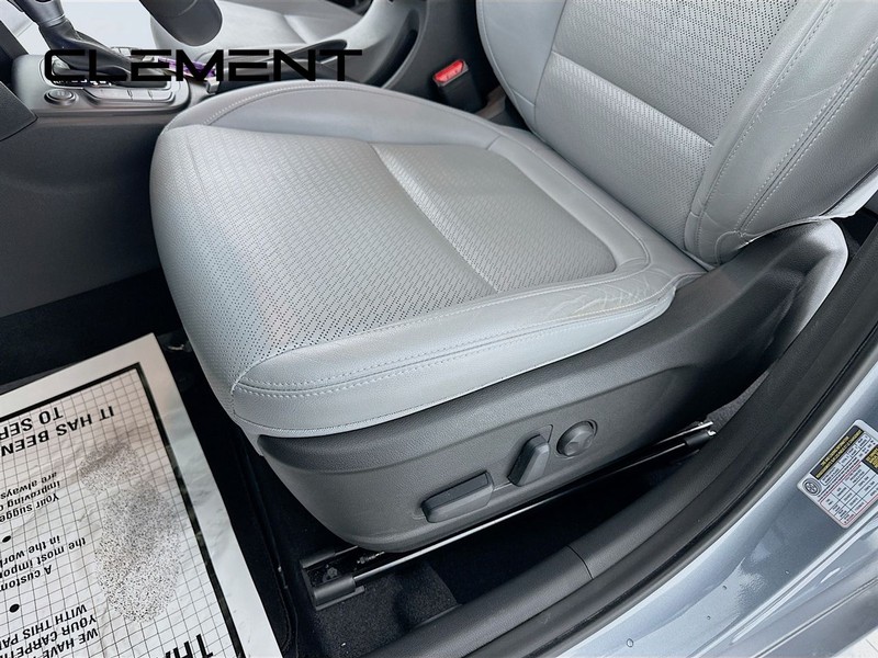 Hyundai Kona Vehicle Full-screen Gallery Image 30