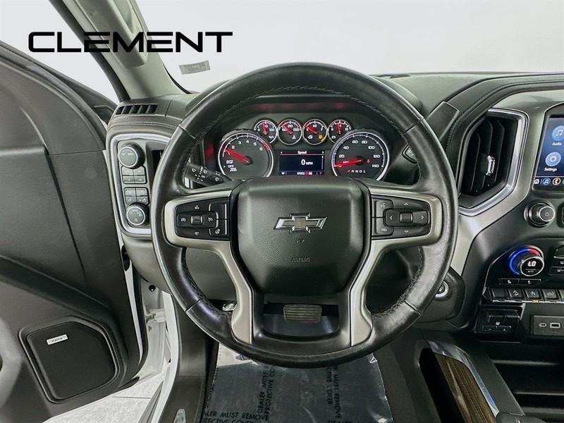 Chevrolet Silverado 1500 Vehicle Full-screen Gallery Image 15