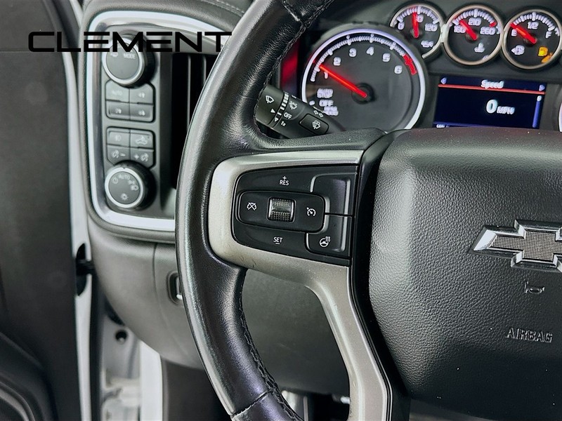 Chevrolet Silverado 1500 Vehicle Full-screen Gallery Image 16