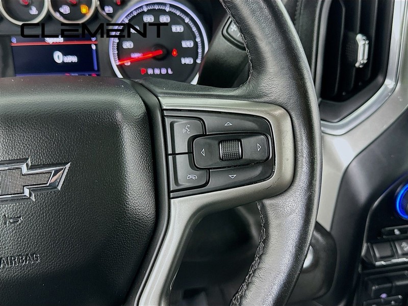 Chevrolet Silverado 1500 Vehicle Full-screen Gallery Image 17