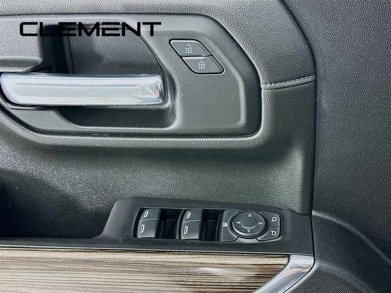 Chevrolet Silverado 1500 Vehicle Full-screen Gallery Image 26