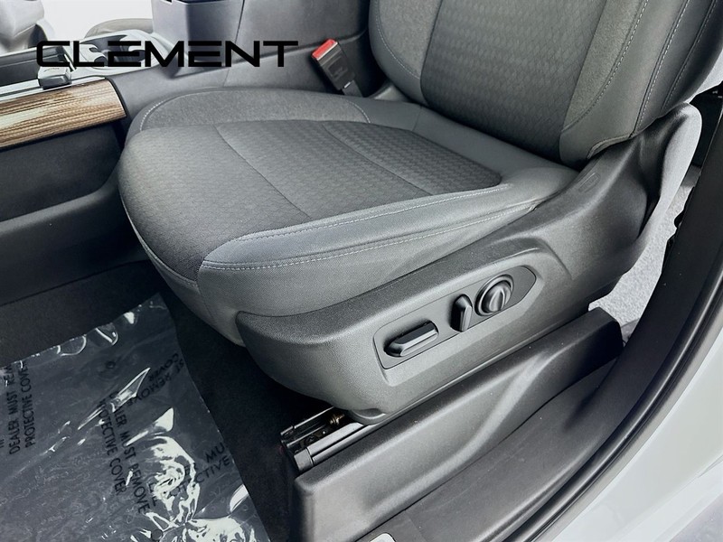Chevrolet Silverado 1500 Vehicle Full-screen Gallery Image 28