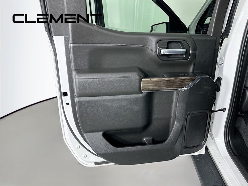 Chevrolet Silverado 1500 Vehicle Full-screen Gallery Image 30