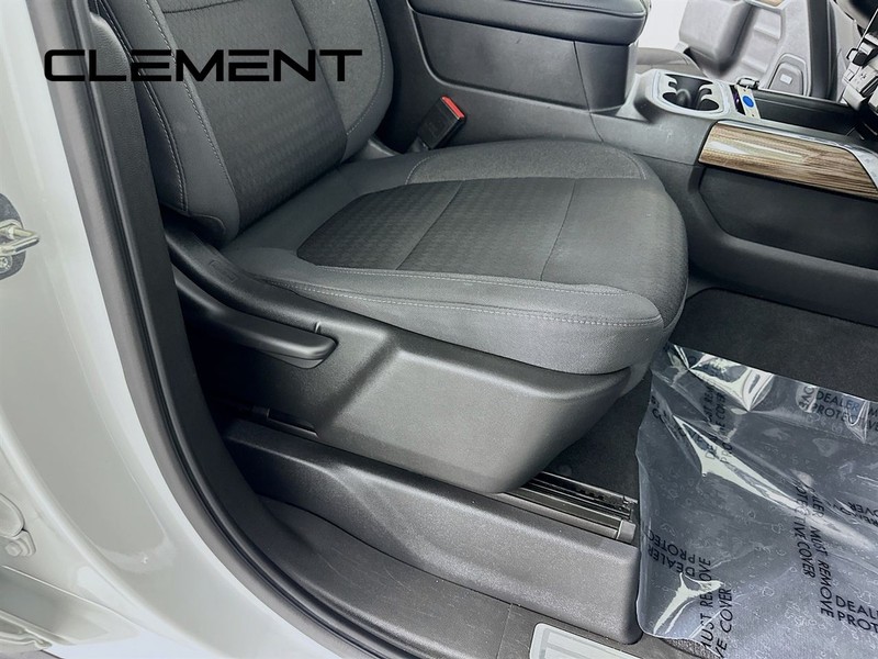 Chevrolet Silverado 1500 Vehicle Full-screen Gallery Image 32