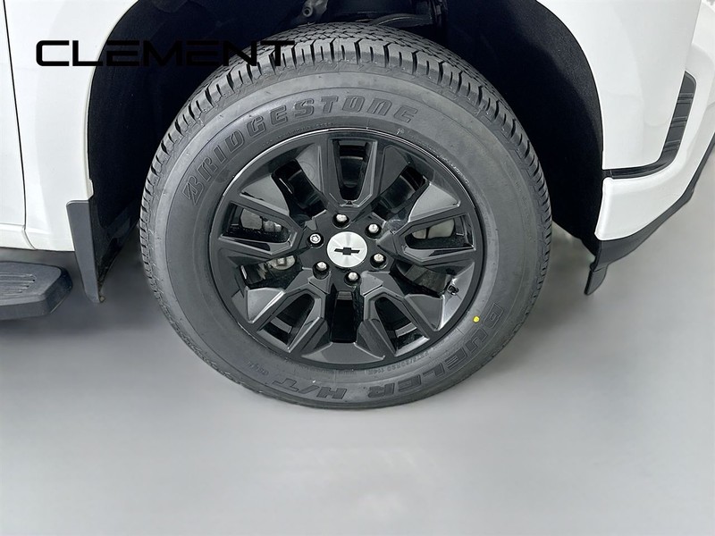 Chevrolet Silverado 1500 Vehicle Full-screen Gallery Image 35