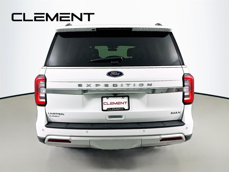 Ford Expedition Max Vehicle Full-screen Gallery Image 8