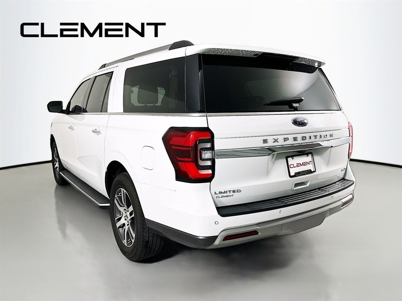 Ford Expedition Max Vehicle Full-screen Gallery Image 10