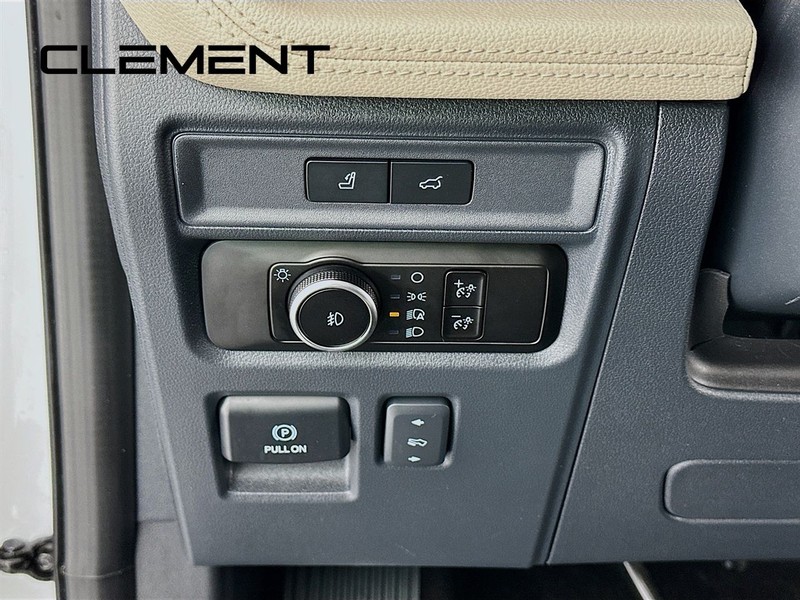 Ford Expedition Max Vehicle Full-screen Gallery Image 14