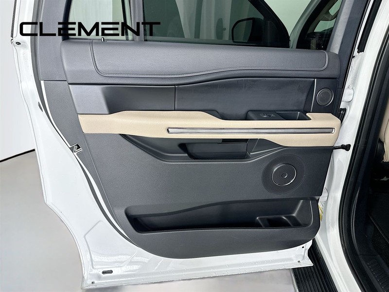 Ford Expedition Max Vehicle Full-screen Gallery Image 32