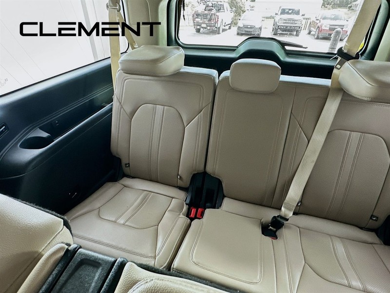 Ford Expedition Max Vehicle Full-screen Gallery Image 34