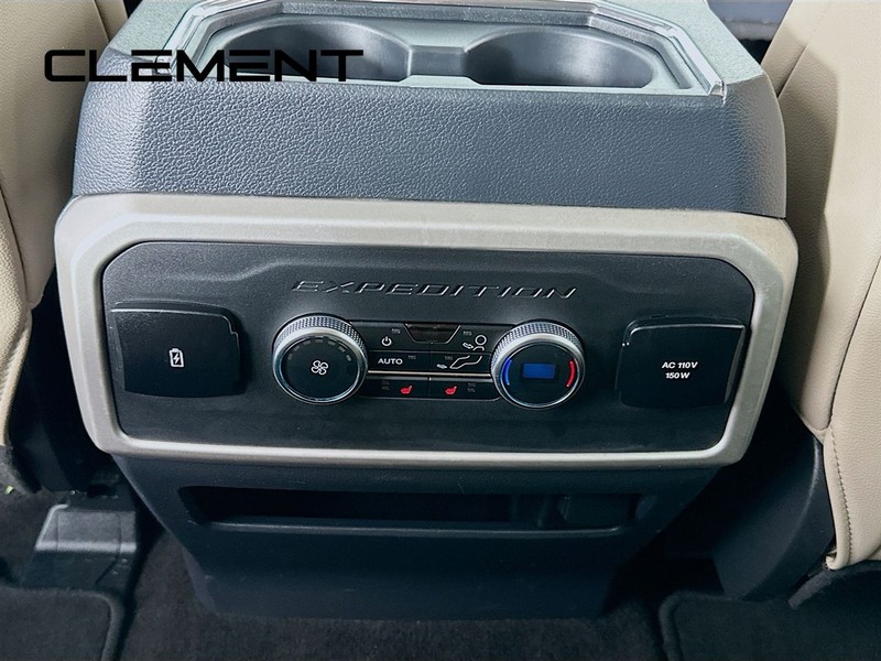 Ford Expedition Max Vehicle Full-screen Gallery Image 35