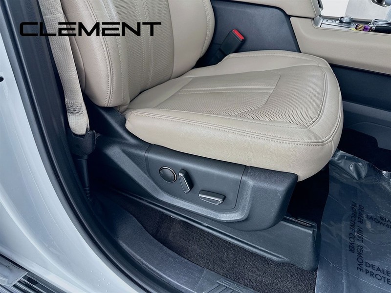 Ford Expedition Max Vehicle Full-screen Gallery Image 36
