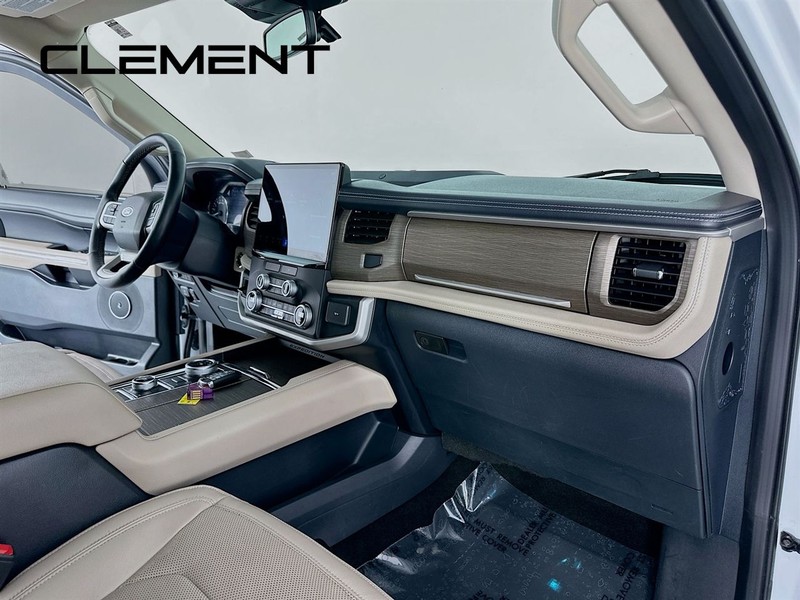 Ford Expedition Max Vehicle Full-screen Gallery Image 37