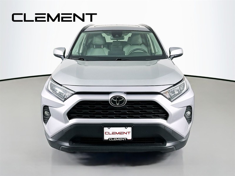 Toyota RAV4 Vehicle Full-screen Gallery Image 3