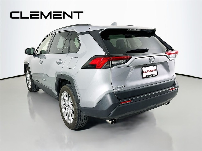 Toyota RAV4 Vehicle Full-screen Gallery Image 10