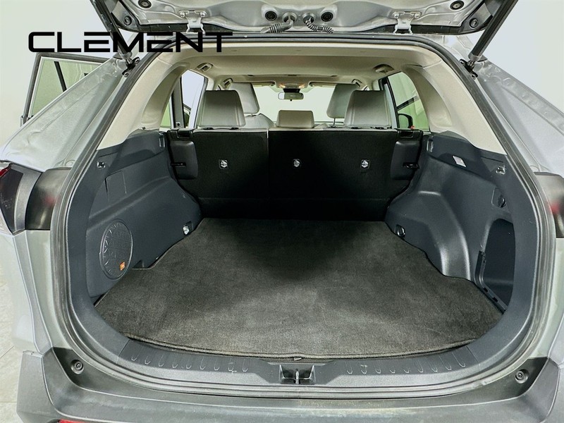 Toyota RAV4 Vehicle Full-screen Gallery Image 11