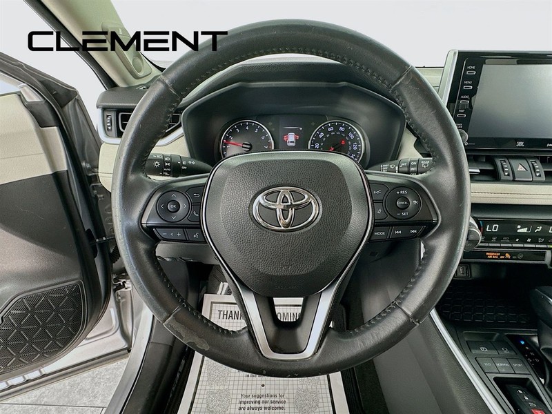 Toyota RAV4 Vehicle Full-screen Gallery Image 15