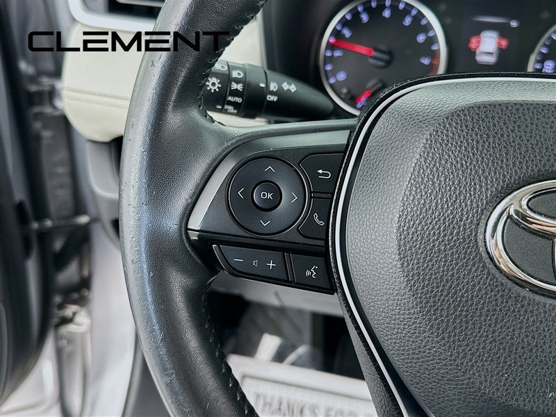 Toyota RAV4 Vehicle Full-screen Gallery Image 16
