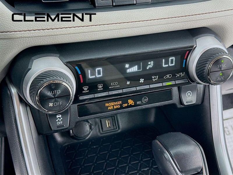 Toyota RAV4 Vehicle Full-screen Gallery Image 22