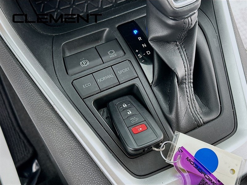 Toyota RAV4 Vehicle Full-screen Gallery Image 23
