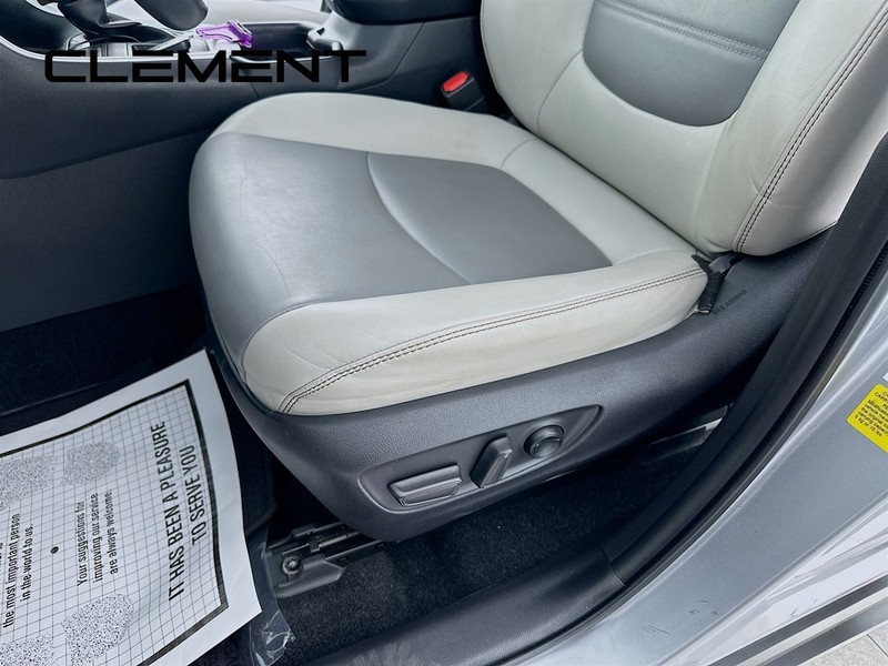 Toyota RAV4 Vehicle Full-screen Gallery Image 27