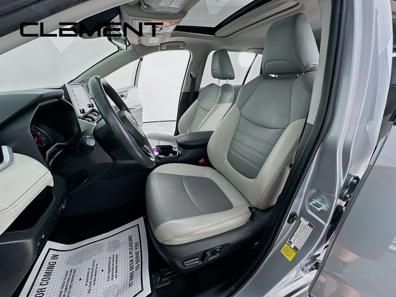 Toyota RAV4 Vehicle Full-screen Gallery Image 28
