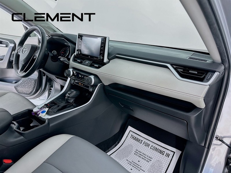 Toyota RAV4 Vehicle Full-screen Gallery Image 32