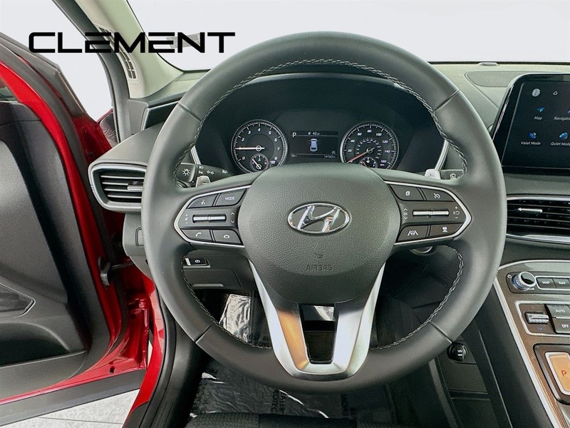 Hyundai Santa Fe Vehicle Full-screen Gallery Image 15