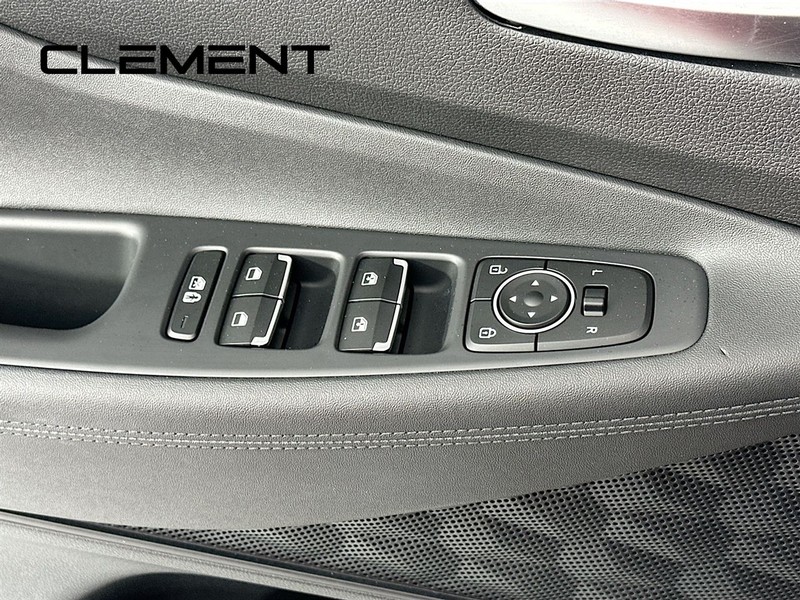 Hyundai Santa Fe Vehicle Full-screen Gallery Image 26