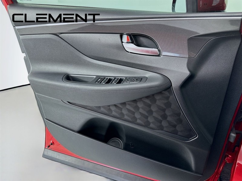 Hyundai Santa Fe Vehicle Full-screen Gallery Image 27