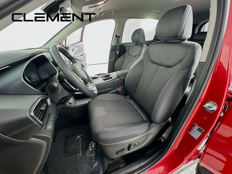 Hyundai Santa Fe Vehicle Full-screen Gallery Image 29
